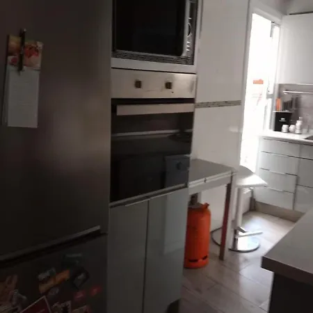 Privada Con Cocina Salon Y Terraza Piso Compartido *