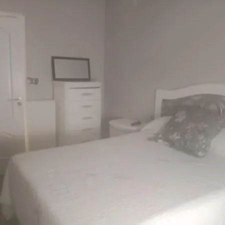 Privada Con Cocina Salon Y Terraza Piso Compartido