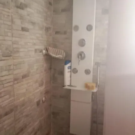 Privada Con Cocina Salon Y Terraza Piso Compartido Apartment *